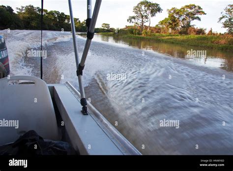 The Role of Outboard Motors in Waterway Tourism